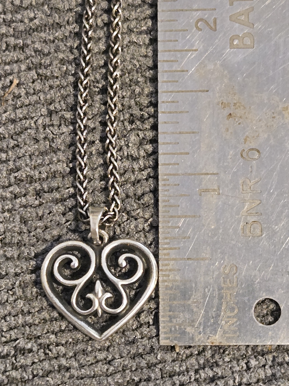 James Avery Sterling Silver Heart Scroll Pendant Necklace in Silver